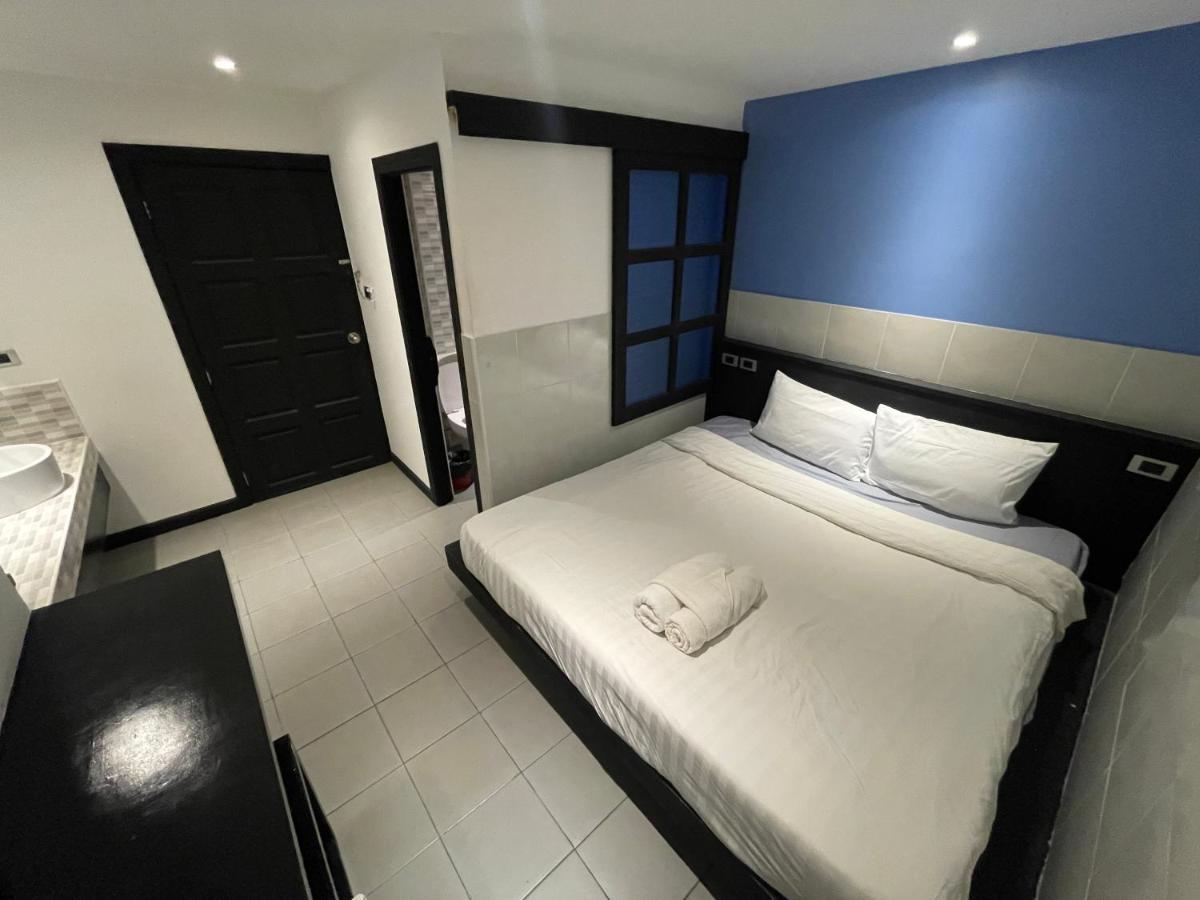 Islanda Hotel Patong Exterior foto
